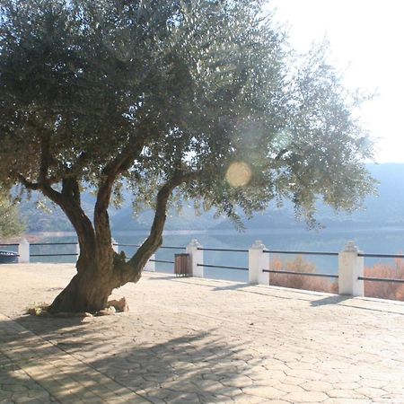 Centro De Ocio Alua Casa Rural Iznajar Lago De Andalucia Exterior photo